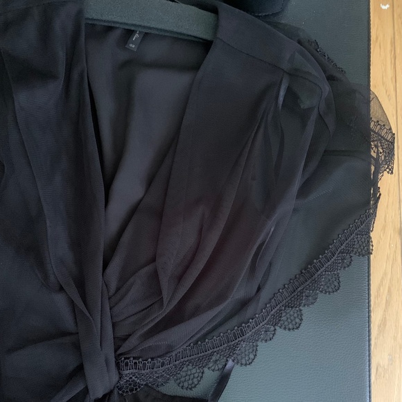 NWOT BCBG Maxazaria Cut Out Lace V Neck Top, Size 2 - Picture 8 of 14